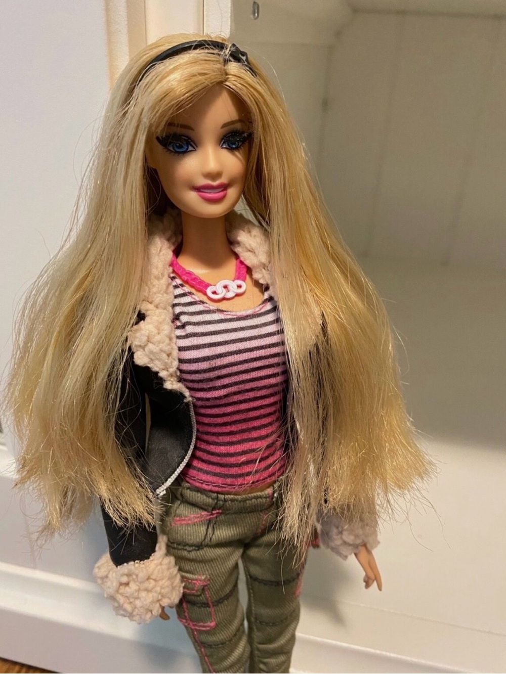 2013 Barbie Fashionista Style Doll Pre-Owned: Clothes Included, box not included - Picture 11 of 13